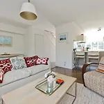 Elegant 3 Bed Flat Earls Court